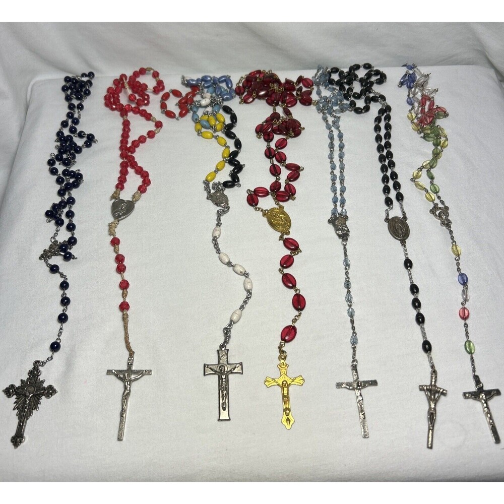 Lot of 7 Vintage Jesus Necklaces Gold and Silver Tone